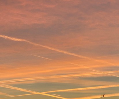 Flugspuren am Himmel: Über Russland seltener geworden.