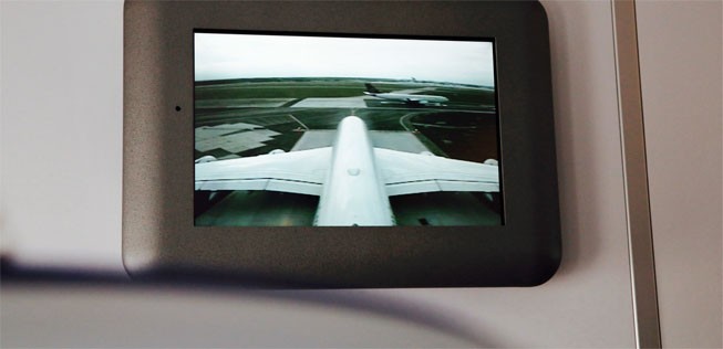 Blick von der Heckkamera eines Airbus A380 auf einen A340 von Lufthansa: Ein Flugzeug als Reserve für Eurowings.