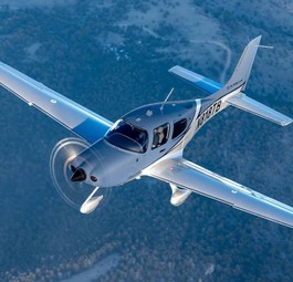 Ein Cirrus SR22 in der Luft: Motorhersteller Continental erklärt die Probleme.