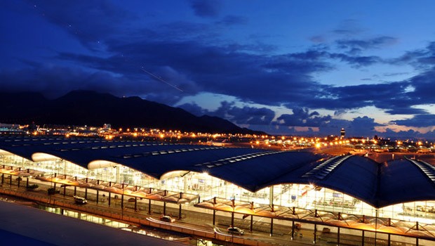 In Asien landete der Hongkong International Airport auf Platz drei. Er ist nicht nur ein mit mehr als 50 Millionen Passagieren der zweitgrößte Flughafen Chinas, sondern auch der größte Frachtflughafen der Welt.