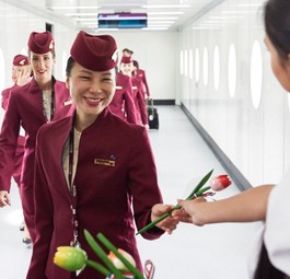 Kabinencrews von Qatar Airways: Ein bisschen weniger strenge Regeln.