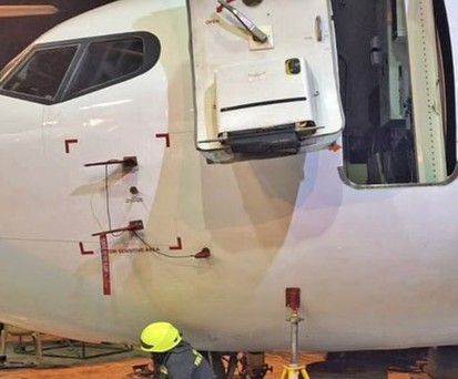 Boeing 737-400 von Bid Air Cargo: Die Stützen brachen weg.
