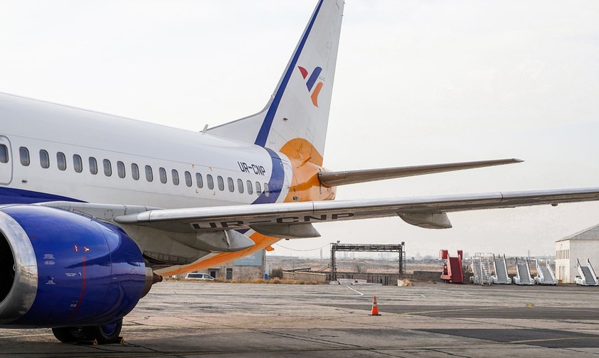 Boeing 737 von Fly Armenia Airways: Warm landete ein Jet im Iran?