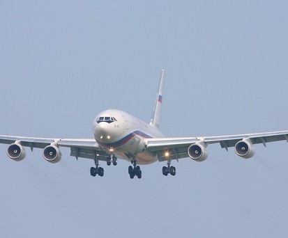 Die Ilyuhsin Il-96 mit dem Kennzeichen RA-96018: Unterwegs nach Köln.