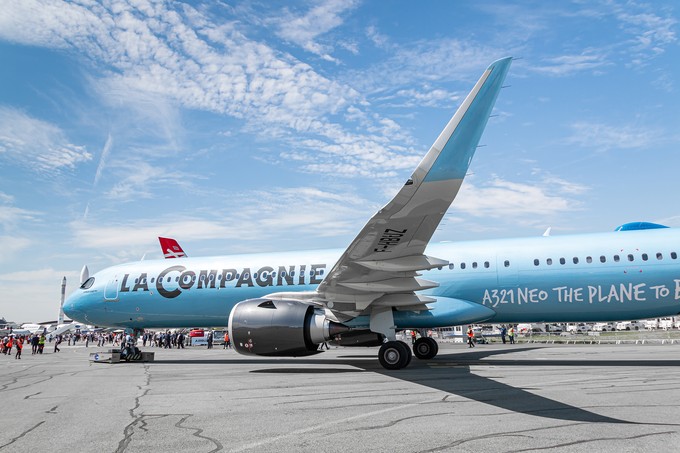 Die französische Business-Class-Airline La Compagnie brachte die niederländische Mannschaft in einem Airbus A321 Neo von Amsterdam nach Doha.