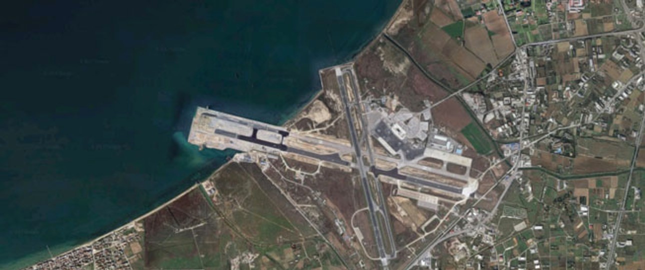 Flughafen Thessaloniki: Zwei Pisten, beide nicht in Betrieb.