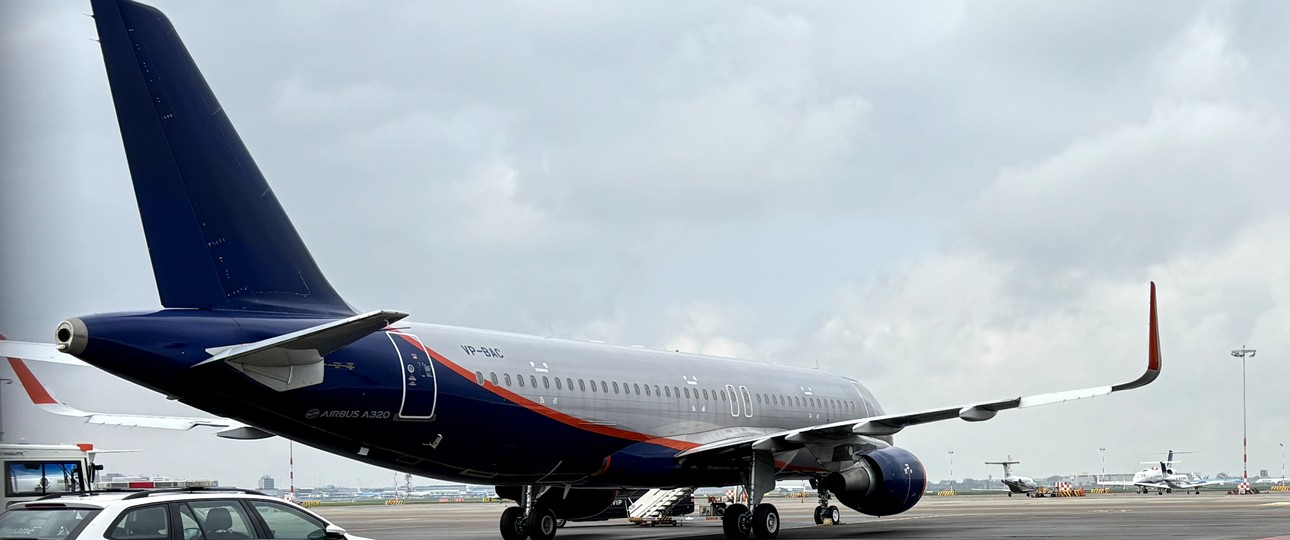Der Airbus A320 mit dem Kennzeichen VP-BAC in Amsterdam: Hat den Airport verlassen.