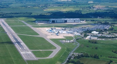 Cardiff Airport aua der Luft: Die Regierung will die Passagierzahlen deutlich ausbauen.