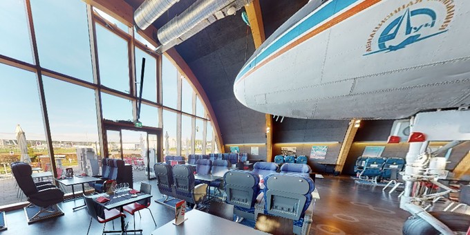 Im «Runway 34» sitzen Sie rund um eine original Ilyushin 14 – verwöhnt von unseren Flight Attendants.
