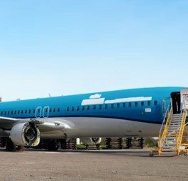 Boeing 737-800 vom KLM: Die PG-BXK wird zerlegt.