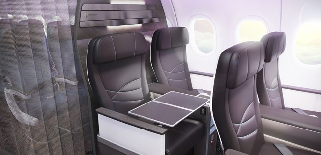 Die Klasse ist durch eine Trennwand vom Rest der Kabine abgetrennt. Die Fluglinie nennt die oberste Klasse wie viele US-Airlines auch First Class.