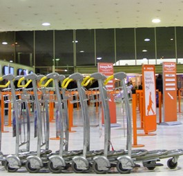 Check-in von Easyjet in Paris: Nur noch schalterlos.