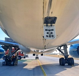 Unterseite der Boeing 787 von Vietnam Airlines: Wieso die Bremsungen beim Startlauf?
