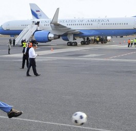 Er reist so viel, dass ein Flugplatz kaum noch fasziniert: US-Außenminister John Kerry.