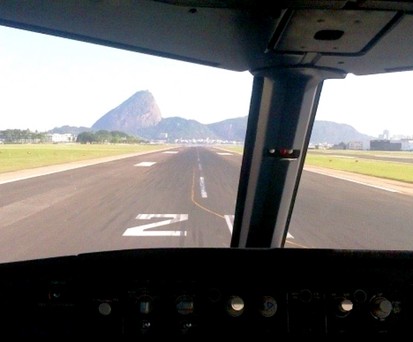 Airbus A320 beim Start in Santos Dumont: Kurze Piste und schwierige Umgebung gestatteten nur geringe Nutzlasten.