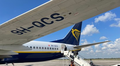 Eine Boeing 737 Malta Air am Flughafen BER: Das Cockpitpersonal verhandelt über einen neuen Tarifvertrag mit dem Management. 