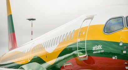 Airbus A220-300 von Air Baltic in Sonderbemalung: Wie geht es mit der Airline weiter? 