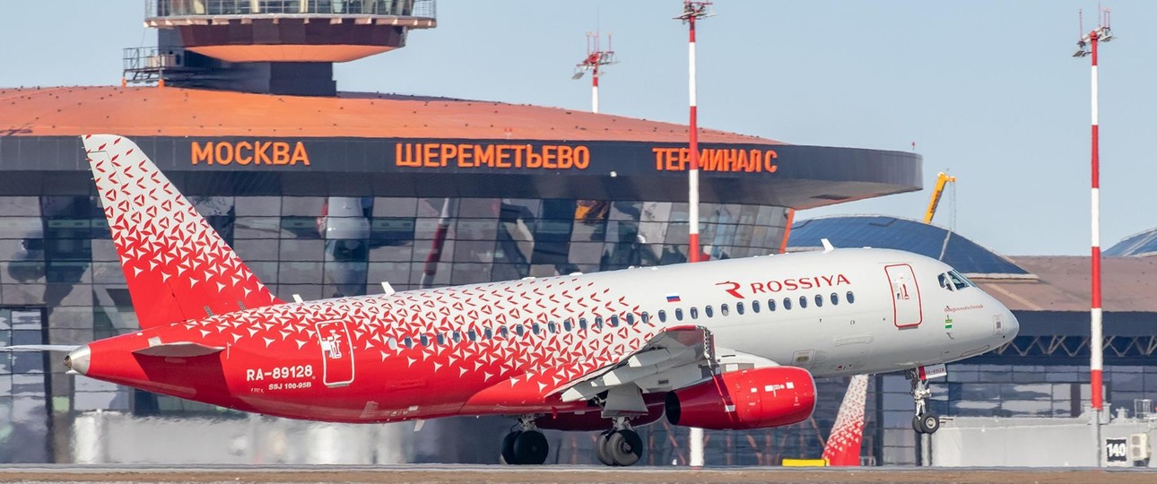 Superjet 100 von Rossiya: Die Airline kämpt mit Personalproblemen.