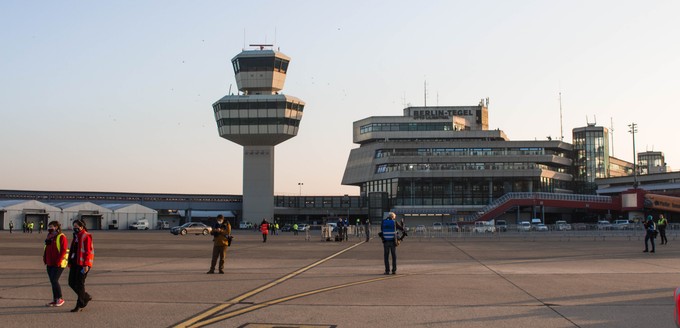 Blick auf das leere Vorfeld: Nie wieder wird in Berlin-Tegel ein Flugzeug starten oder landen.