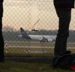 Foto vom Flughafen München: Durch Zaun eingedrungen.