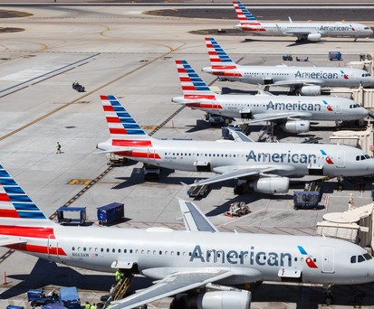 Flugzeuge von American Airlines in Phoenix: Die Fluglinie soll eine Strafte zahlen, weil sie gegen Drogen- und Alkoholbestimmungen verstoßen haben soll.