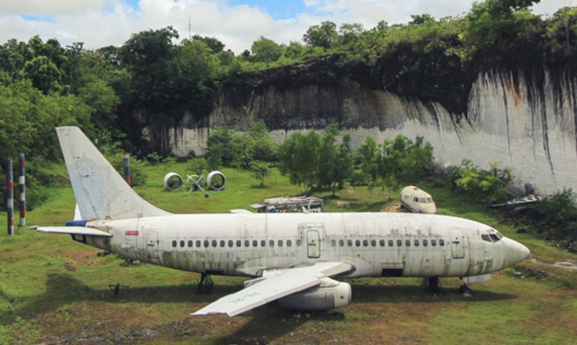 Die mysteriöse Boeing 737 auf Bali: Wer brachte sie hier her?