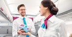 Eurowings-Flugbegleiter: Die Snackbox wird abgeschafft.