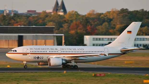 Der Airbus A310 der Deutschen Luftwaffe D-AOAB gehörte einst der Interflug und wurde dann verkauft. Er flog kurze Zeit später als EP-VIP für Mahan.