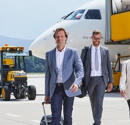 Reisende am Flughafen Klagenfurt: Der Airport braucht mehr davon.