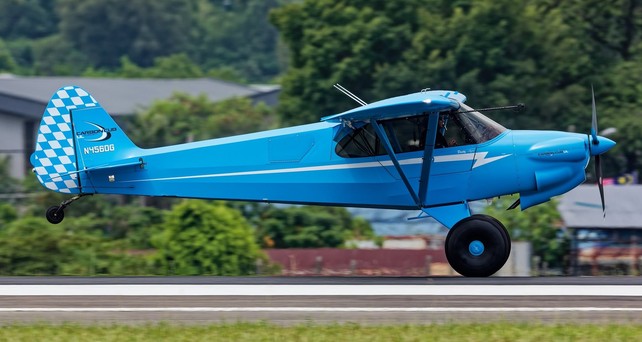 Mit einer Carbon Cub UL von den USA nach Australien: Pilot Green bei der Landung in Malaysia.