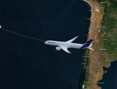 Dreamliner von Latam und die Route nach Rapa Nui: eine Insel, weit Weg vom Festland.