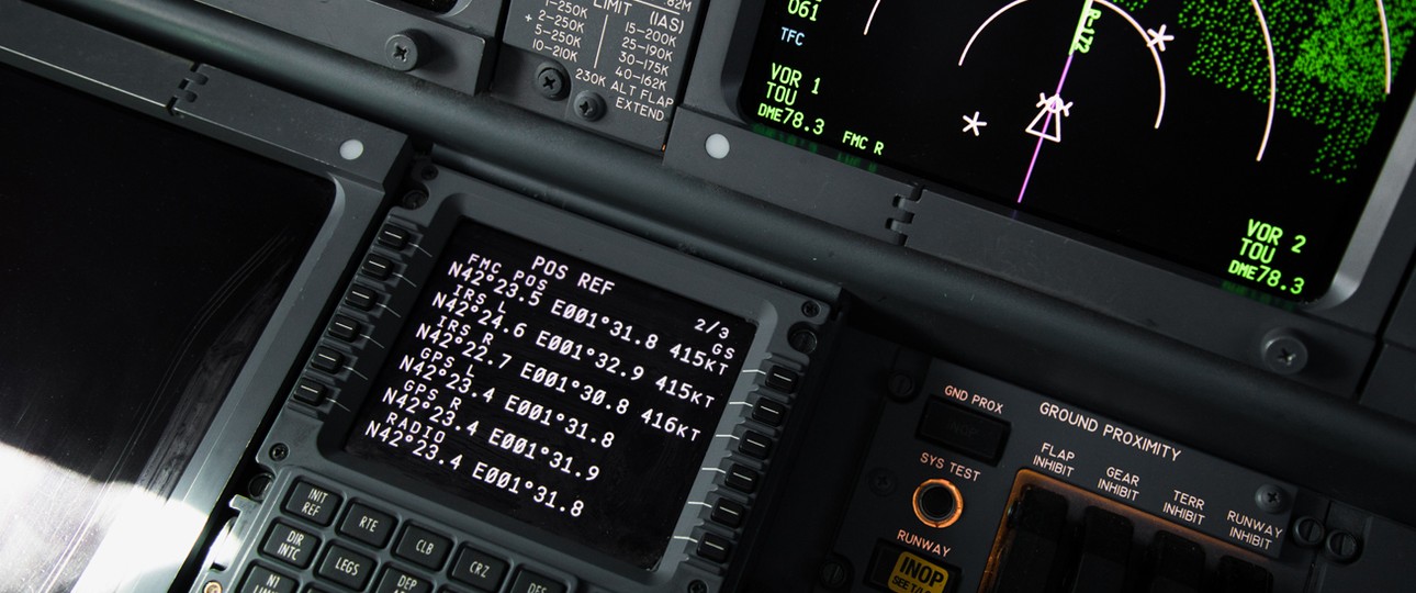 Cockpit einer Boeing 737 mit der Control Display Unit des Flugmanagementsystems: Wurde geklaut.