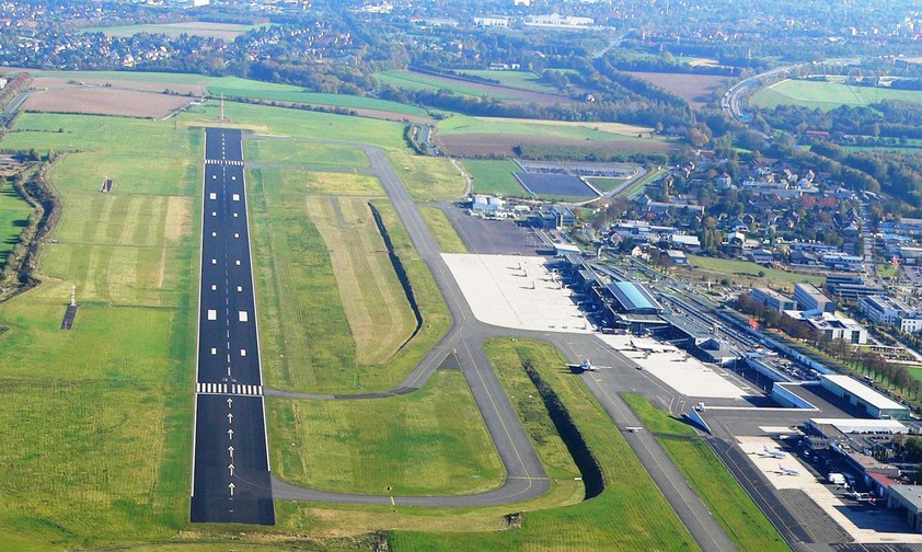 Flughafen Dortmund: Die Landeschwellen ähneln Zebrastreifen.