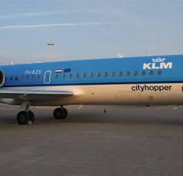 Fokker 70 von KLM mit der Kennung PH-KZS im Jahr 2013: Soll mittlerweile zu Wayra Perú gehören und als OB-2153-P abheben.