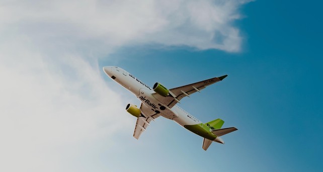 Airbus A220 von Air Baltic: Die Airline schrumpft. 