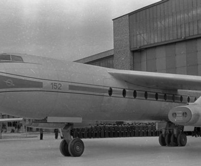 Die DDR war mit ihrem Flugzeug Baade 152 gescheitert, das machte Rumänien stolz.