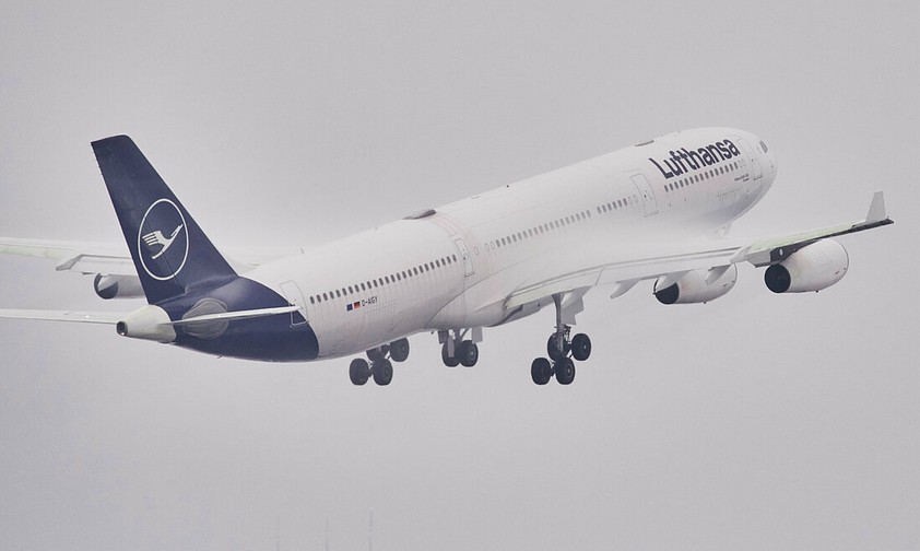 Airbus A340-300 von Lufthansa (Symbolbild): Ein solches Flugzeug verursachte die Verspätung.