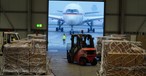 Beladung des Airbus A350 in Köln: Unterwegs nach Indien.