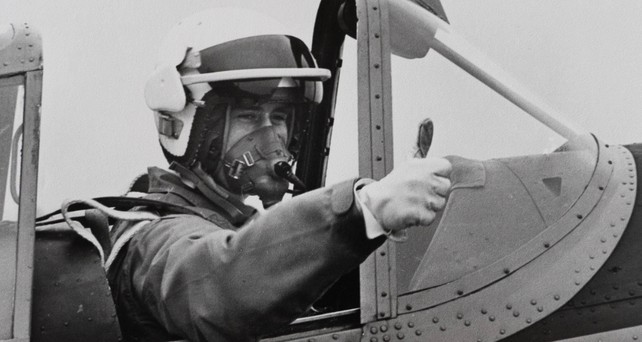 Hätten Sie ihn erkannt? King Charles III als junger Prinz ud Kampfpilot in den Siebzigern