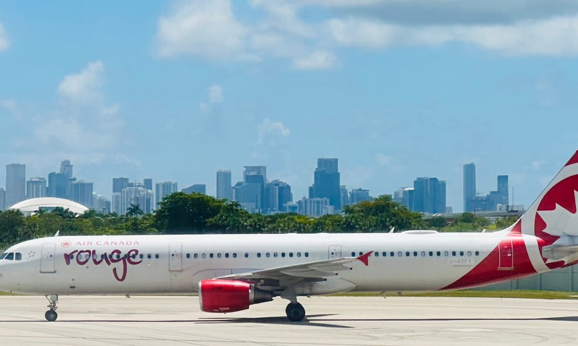 Airbus A321 von Air Canada Rouge: Die Fluglinie krempelt ihre Flotte um.