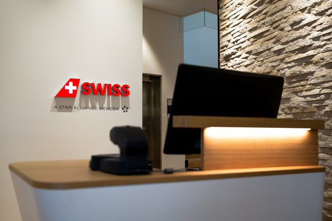 Der Eingang zur Business-Lounge. Wer nicht reden will, kann sich über die automatischen Gates Zugang verschaffen.