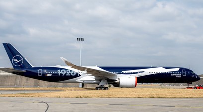 Airbus A350-1000 in Lufthansa-Lackierung: Er wird die Registrierung D-AIFA tragen. 