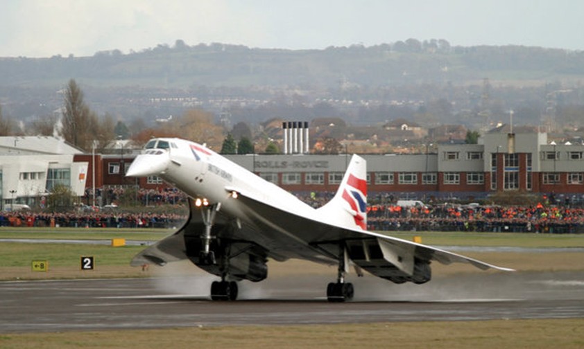 Die Concorde war der erste Überschall-Passagierjet im Linienflugdienst. Obwohl sie 2003 zum letzten Mal abhob, sind Bilder des legendären Flugzeuges bis heute so präsent, dass man sich an ihren eigentlich ungewöhnlichen Anblick fast gewöhnt hat. Dabei ist doch zum Beispiel die absenkbare Nase eine echter Hingucker.