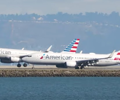 Ein Airbus A321 und eine Boeing 737 - beide von American Airlines.