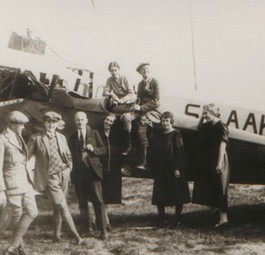 1924 ging alles los - aber noch am anderen Ort: Die Fraport-Vorgängerin Südwestdeutsche Luftverkehrs-AG wurde am 2. Juli 1924 von der Stadt gemeinsam mit Unternehmen gegründet. Der Flugplatz befand sich zu diesem Zeitpunkt am heutigen Rebstockpark hinter der Messe.