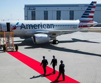 American-Airlines-Jet: Rollt die Airline bald auch den roten Teppich für die Stars aus?
