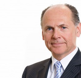 Peter Malanik: «Wenn ich Fluggesellschaften einen Mindestpreis vorschreibe, kann ich mir vorstellen, dass in den Preisen plötzlich der Koffer inkludiert ist, der vorher extra gekostet hat».