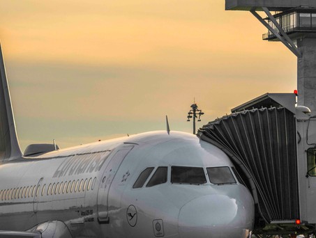 Airbus A319 von Lufthansa am BER: Die Airline fliegt von Frankfurt weniger nach Berlin.