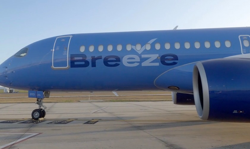 A220 von Breeze: Die Airline setzt auf Linienflügen ganz auf die Airbus-Regionaljets.