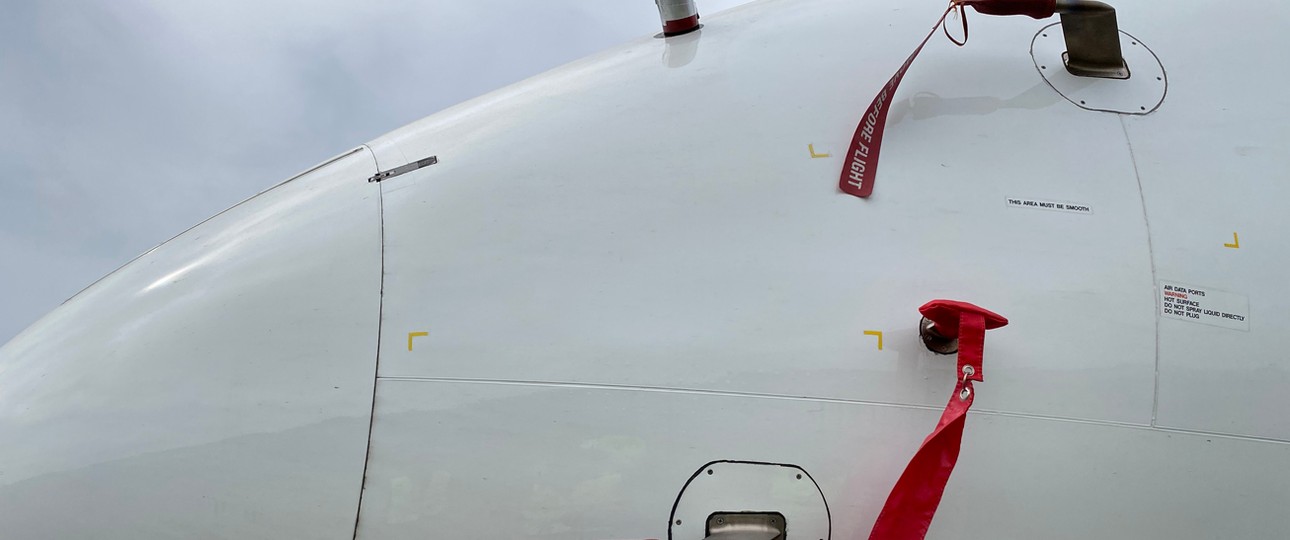 Abgedeckte Sonden an einem gelagerten Flugzeug: Müssen genau überprüft werden.